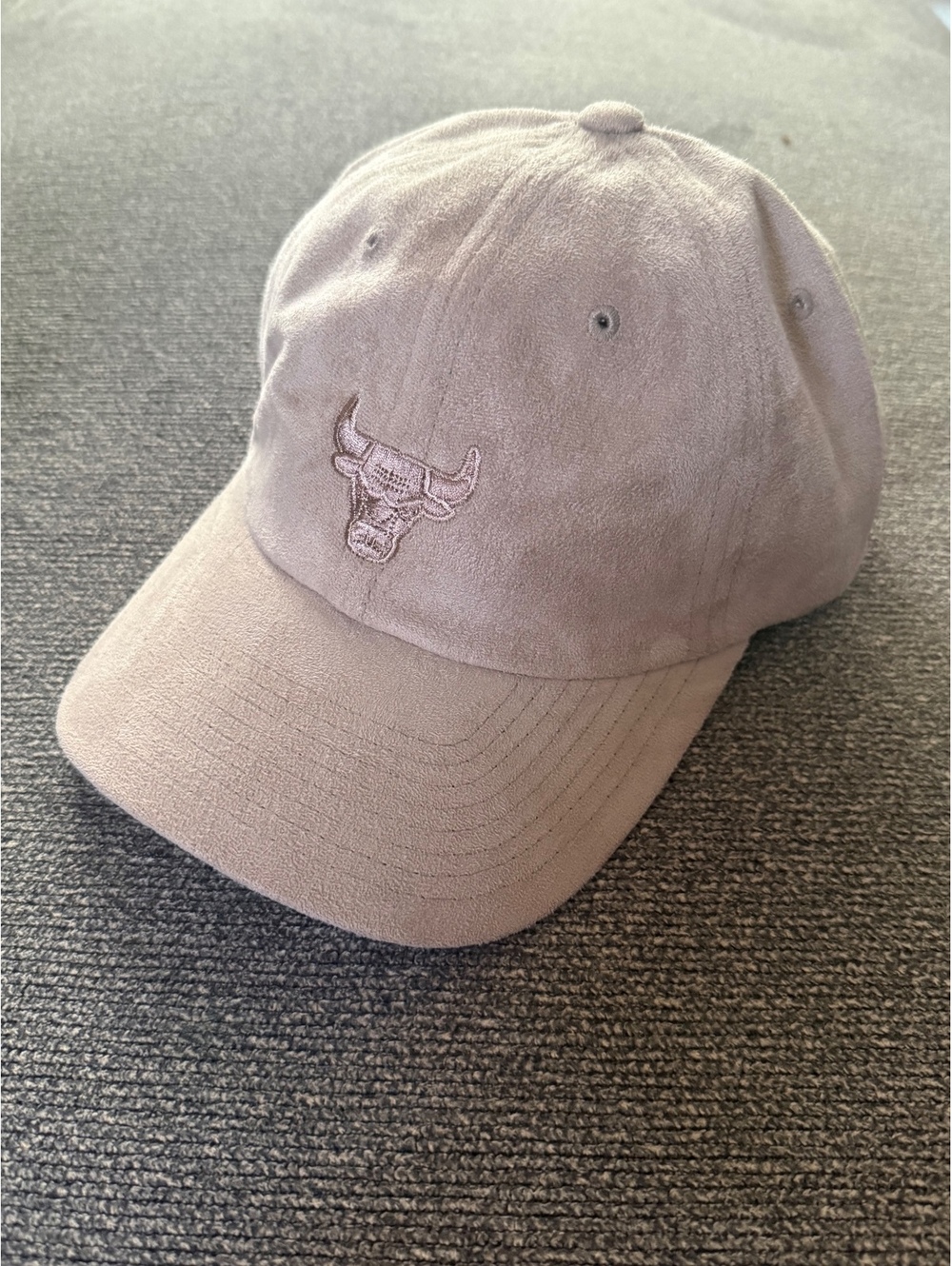 Mitchell & Ness Chicago Bull Strapback | Tan | Suede